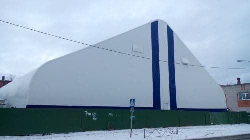 Завершен монтаж конструкций каркасно-тентового сооружения в городе Великие Луки.